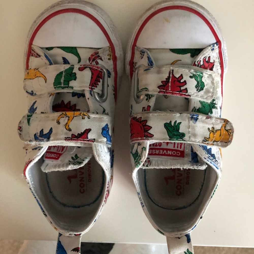 Toddler dinosaur print converse